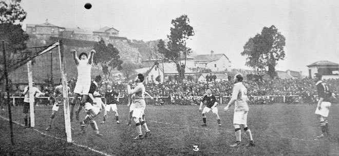Игра Новой Зеландии против Австралии, 1922 / https://upload.wikimedia.org/wikipedia/commons/3/35/Newzealand_australia_football_1922.jpg