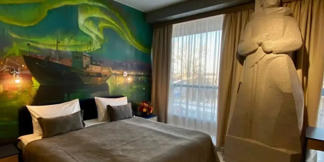 Солдат у кровати: зачем отель в Вологде поставил в номере статую