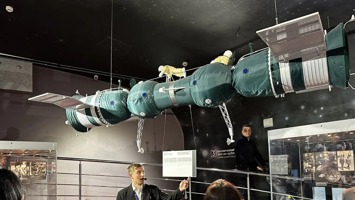 Макет стыковки кораблей "Союз-4" и "Союз-5". Фото автора статьи