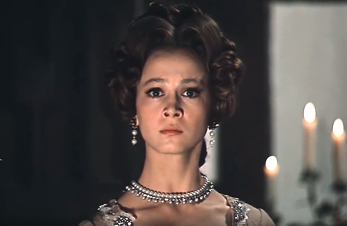 Кадр из кинофильма "Стакан воды", 1979 г., режиссер и сценарист Юлий Карасик, композитор Юрий Саульский (скриншот)