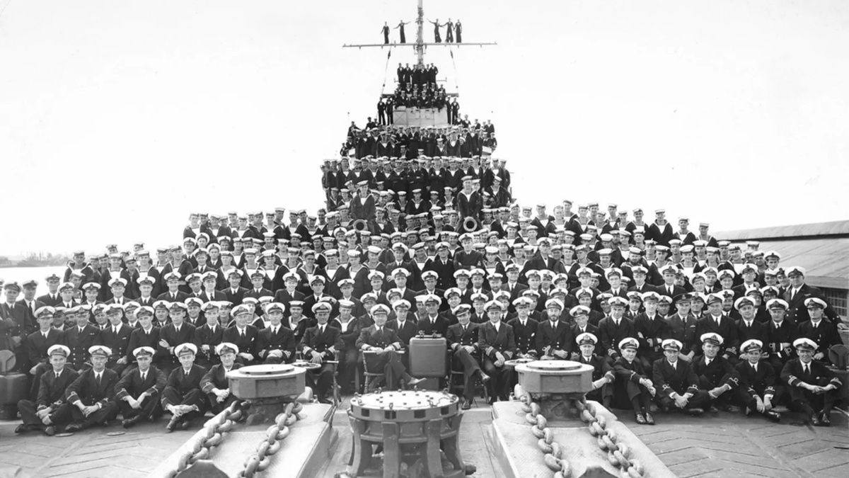 Судоходная компания HMAS Perth во Фримантле, август 1941 года