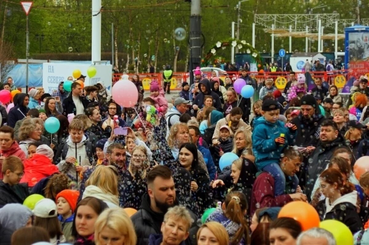    В Мурманской области средняя начисленная зарплата достигла 125 302 рублей