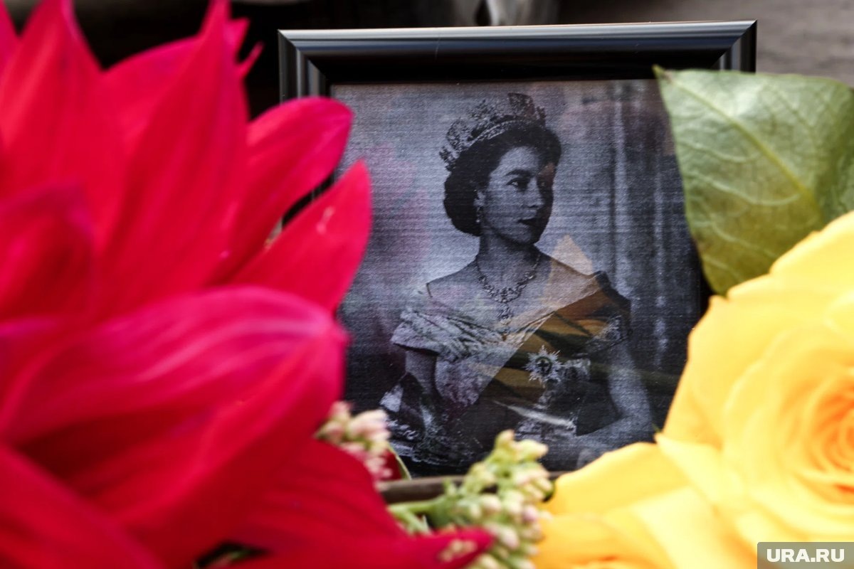    Елизавета II взошла на престол в 1953 году