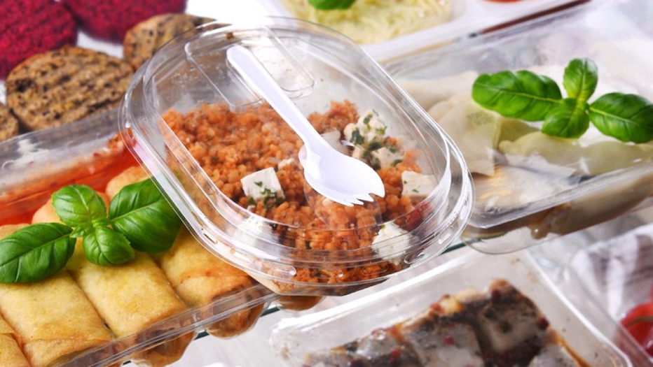 Почему готовая еда может стать источником инфекции при неправильном хранении?