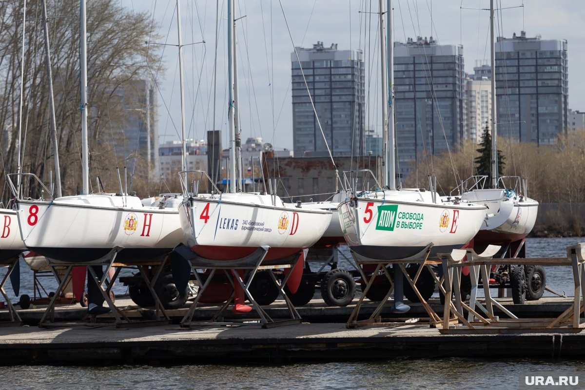     Прокуратура добивается, чтобы собственник клуба снес пирсы за свой счет