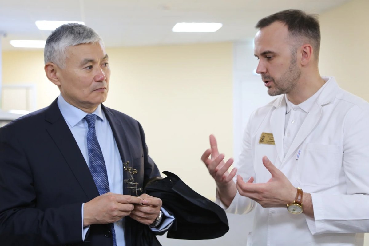    С рабочим визитом в Центре Илизарова впервые побывал генконсул Кыргызстана