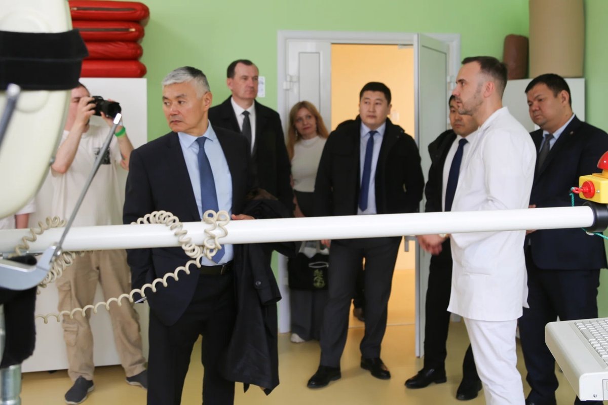    С рабочим визитом в Центре Илизарова впервые побывал генконсул Кыргызстана