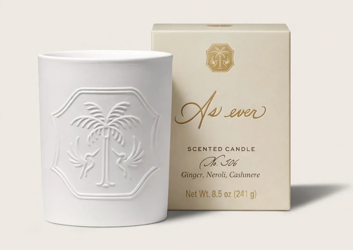 Новая свеча As Ever в честь «Дня рождения принца Арчи Сассекского» имеет аромат имбиря, нероли и кашемира,. При этом свеча в честь «Дня рождения принцессы Лилибет Сассекскоой» благоухает янтарем, водяной лилией и сандалом.  