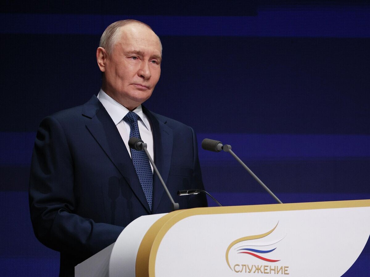    Президент РФ Владимир Путин выступает на церемонии награждения победителей III Всероссийской муниципальной премии "Служение" | © РИА Новости / POOL