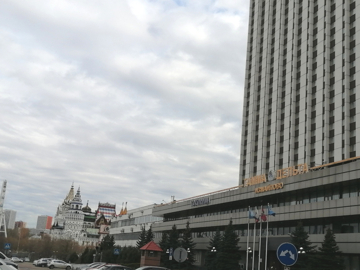 Измайлово "Гамма-Дельта". Два корпуса, соединенные между собой. 