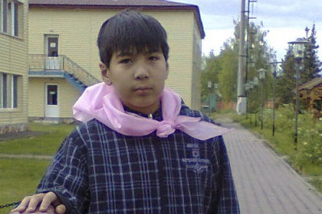 Бросился в воду, хотя сам не плавает