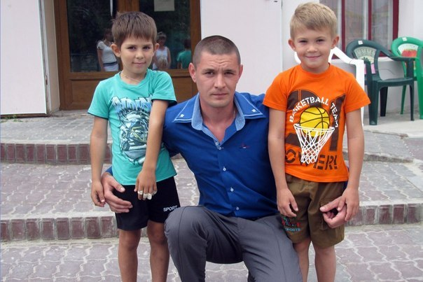 «Решил помочь во что бы то ни стало». Даже когда поранился о торчащую арматуру — не остановился