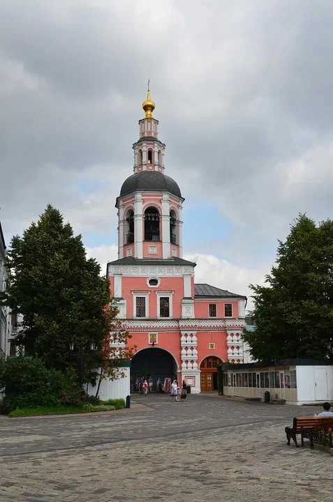 Надвратная церковь Даниловского монастыря в Москве, фотография из открытых источников Яндекса