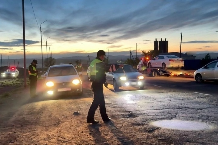 В Туве за 20 апреля полицейские остановили 10 нетрезвых водителей