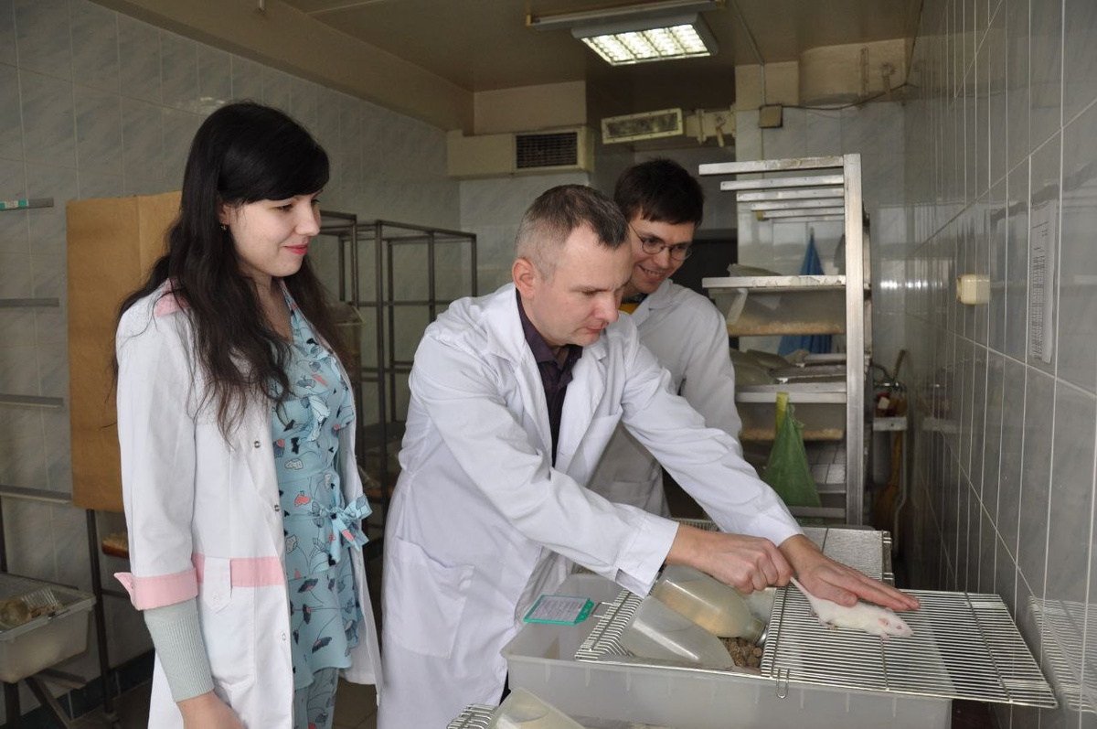 Участники исследования и соавторы статьи Джулия Джалилова и Иван Цветков. Источник: Мария Кириллова / РНЦХ имени академика Б.В. Петровского