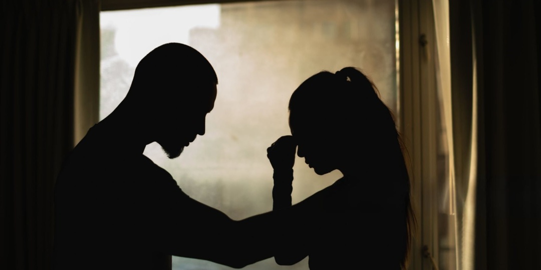 – В дом отведите эту, будет моей! – этот альфа еще не знает, из какой я семьи