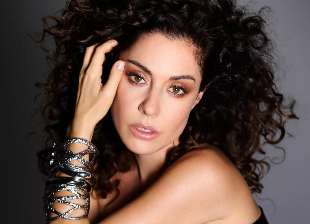    Мария Зайцева: "Находясь в социуме, мы так или иначе часто надеваем маски"