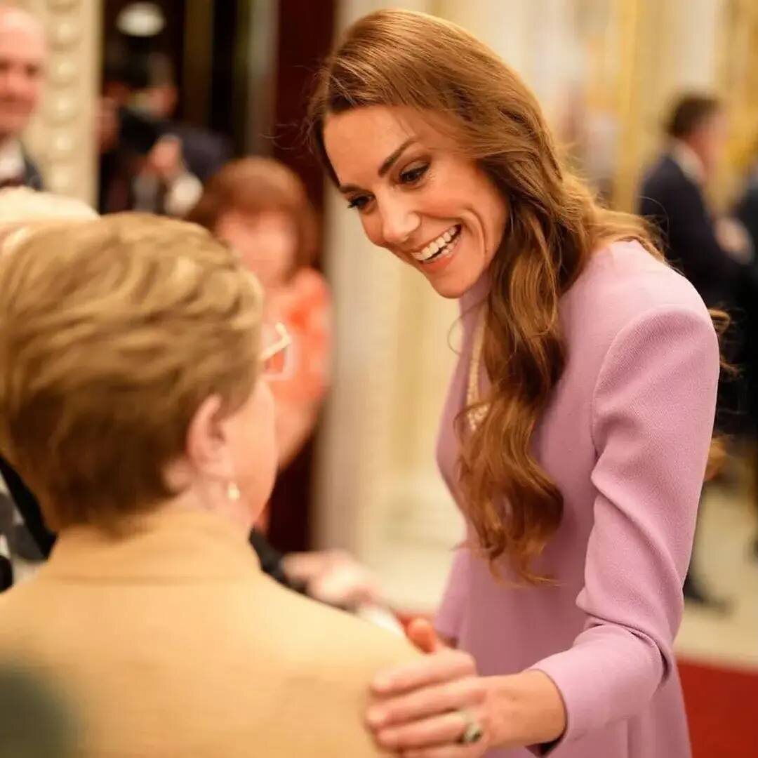    Принцесса Уэльская выбрала лиловое платье по важному поводуСоцсети