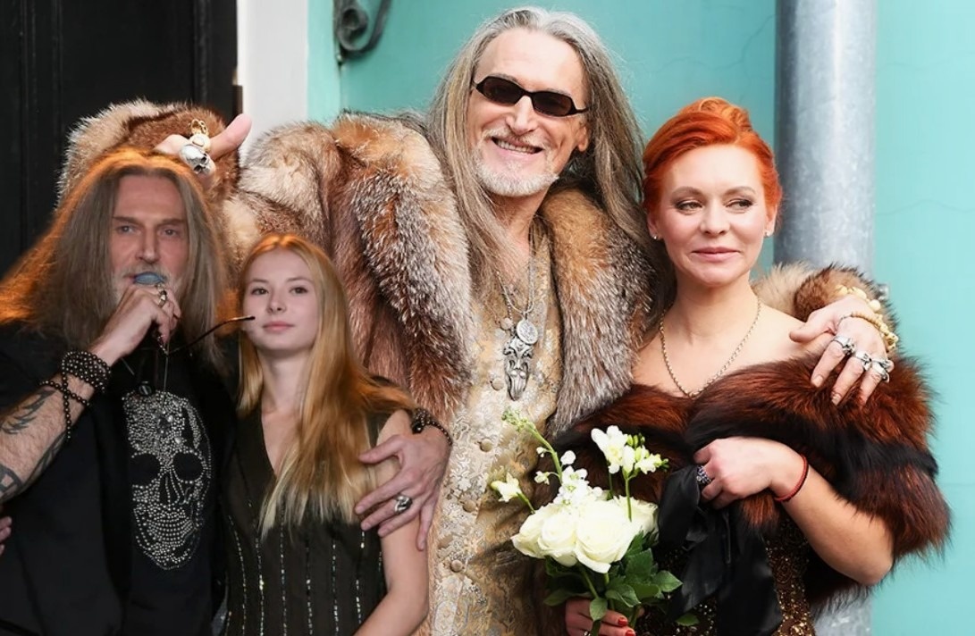 Давайте разберемся по порядку, потому что история там поинтереснее любого сериала.