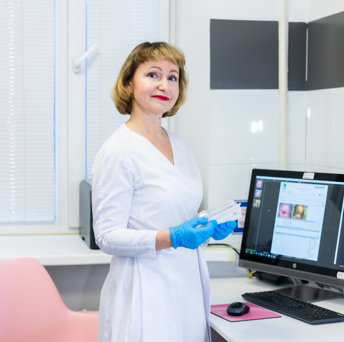 Меня зовут Оксана Владиславовна Мякишева. Я гинеколог-эндокринолог, репродуктолог.