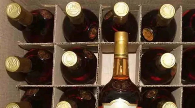 

Его история - это не история алкоголизма. Это история побега. Побега от себя.