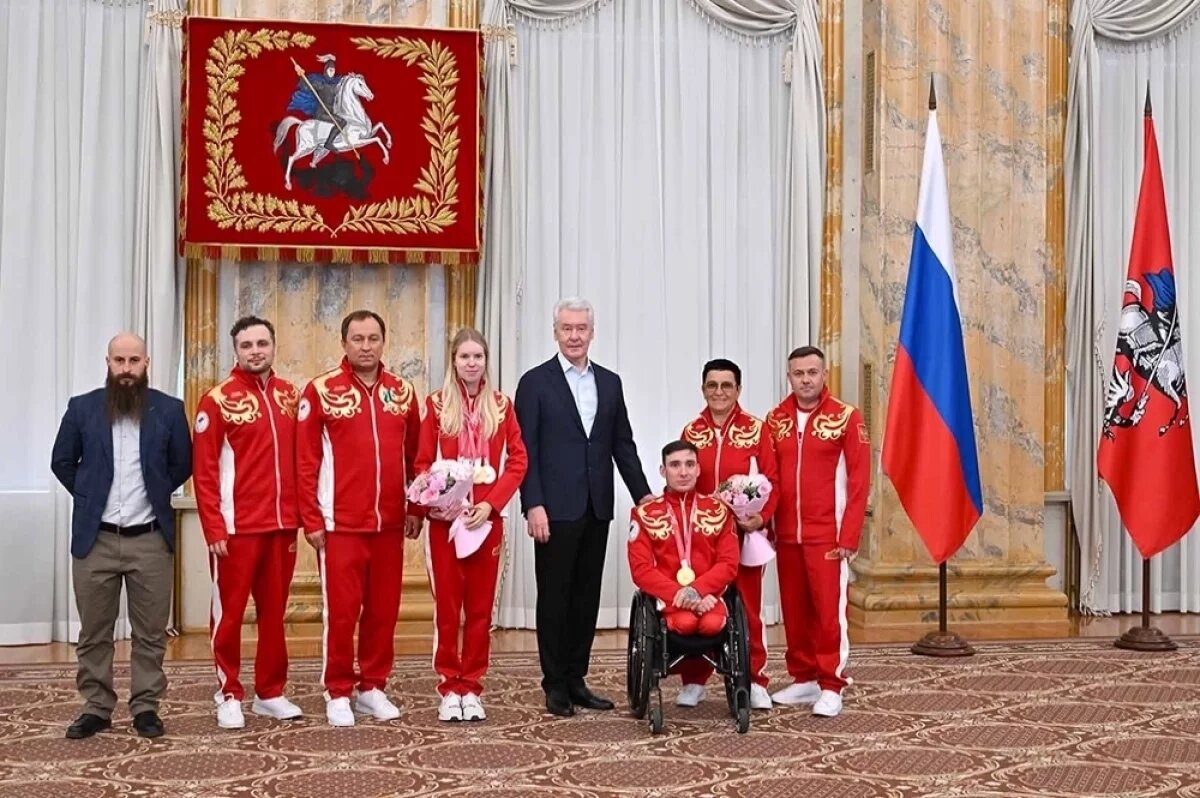    Сергей Собянин наградил москвичей — чемпионов и призеров Паралимпиады 2026 года.