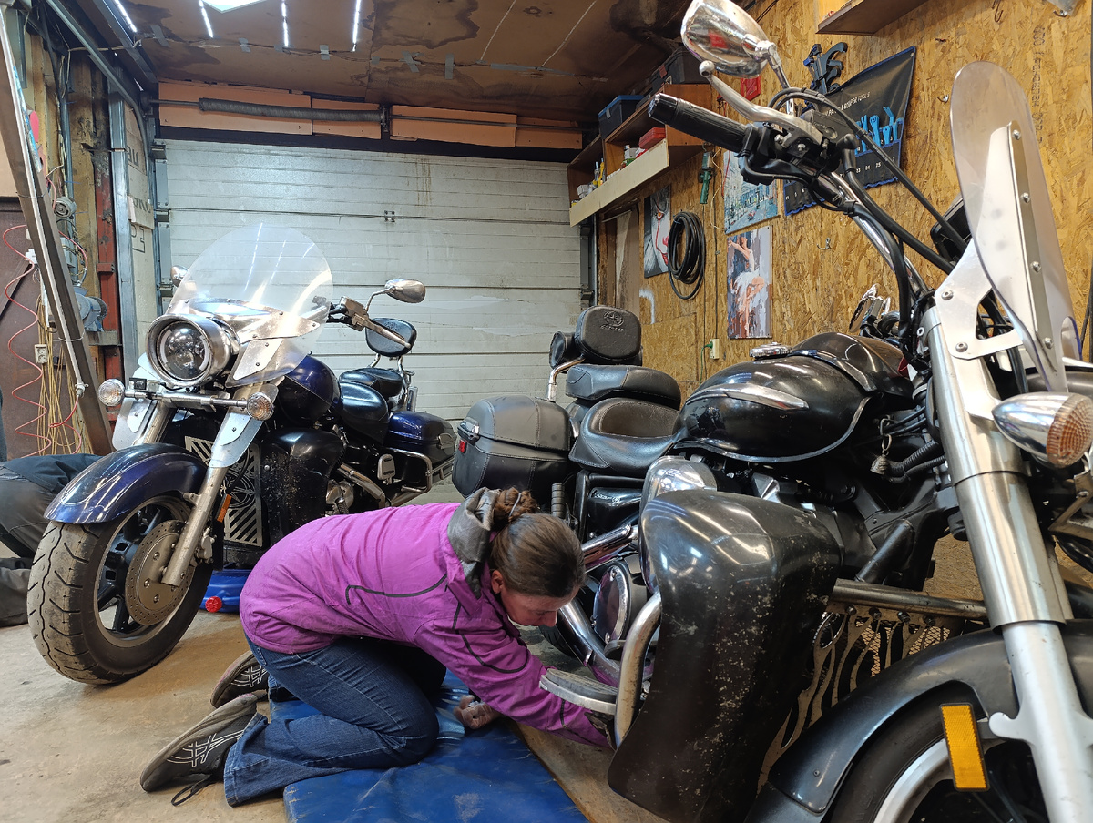 Одинаковые позы у нас с мужем)