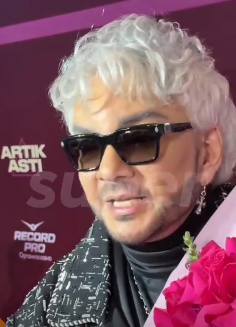 Скриншот из видео в канале Макс "Супер"📷    «Всячески пытается поддеть»: Киркоров заявил, что Шаляпин норовит его зацепить
