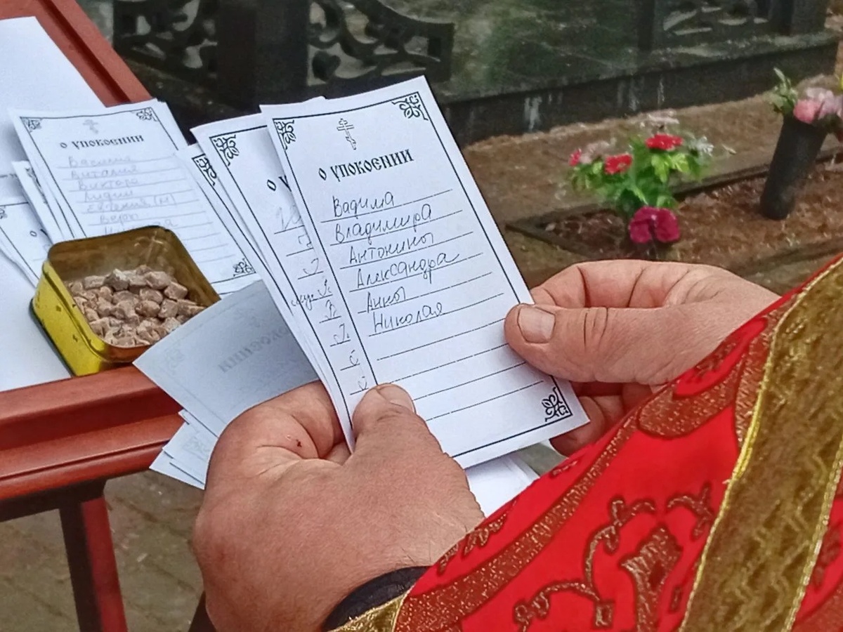 Панихида на кладбище в Радоницу. Фото Ирины Ермакович