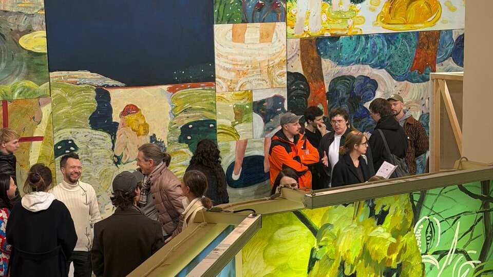 Сегодняшний вечер редакторы проводят на предпросмотре итоговой выставки 13 сезона Открытых студий Винзавода «Вы достигли места назначения