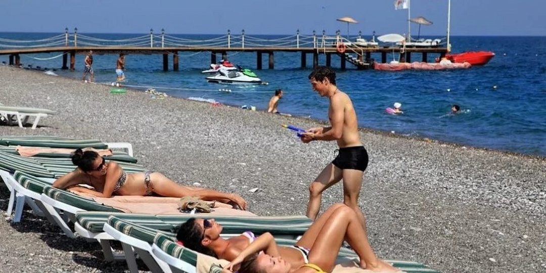 Россияне за границей остались без «Госуслуг» и банков