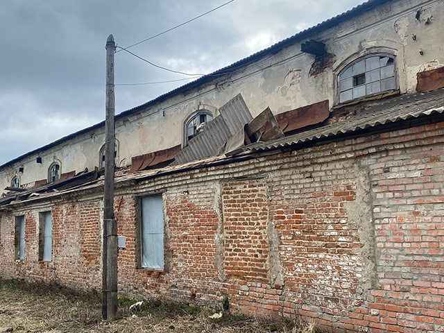    Галереи многократно перестраивали, арочные проемы заложили кирпичами