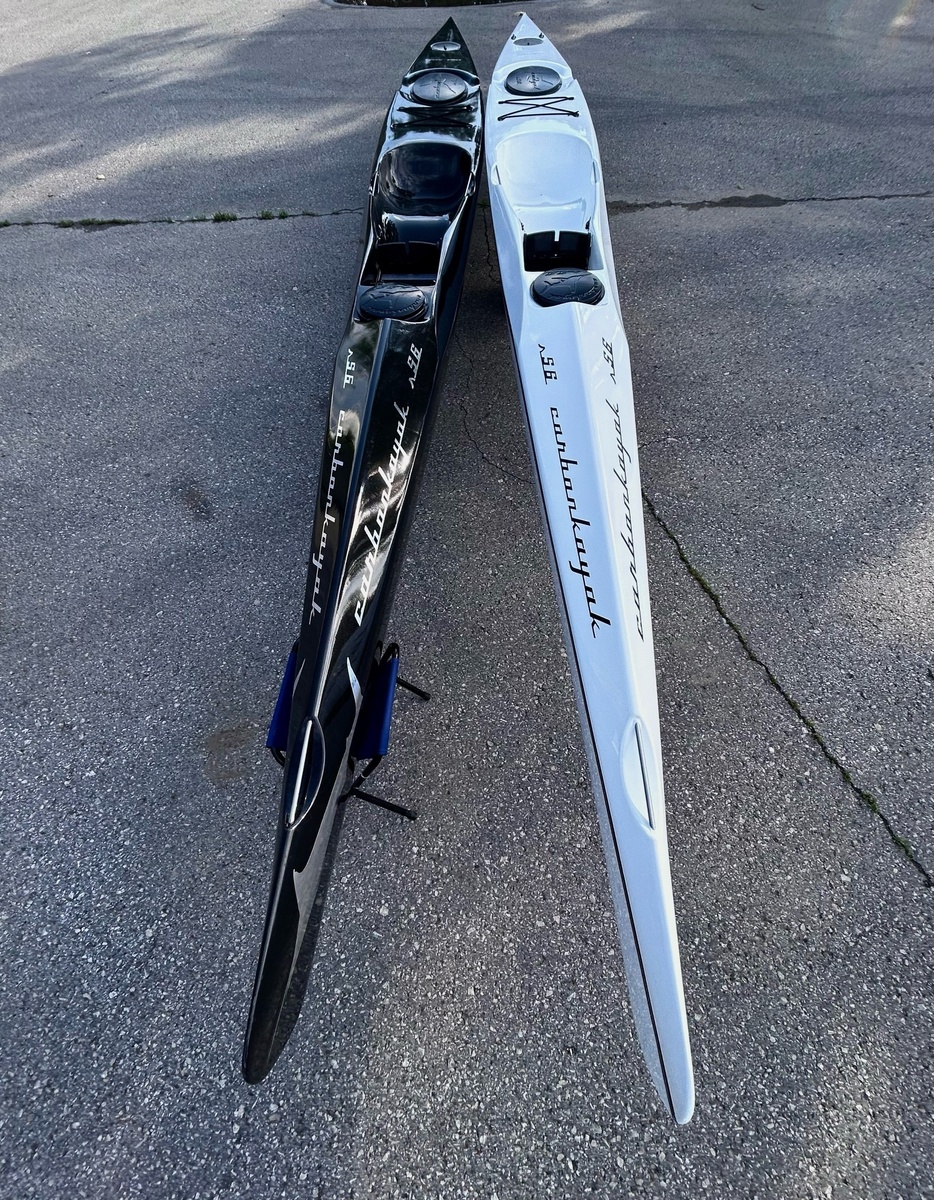 Красивые каяки от Carbon Kayak в разных цветах, модель S56.