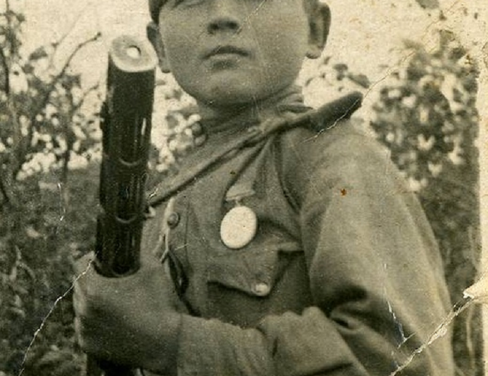 Как мальчишку подселили в дом к немецкому офицеру. А он оказался советским разведчиком. Что он сделал