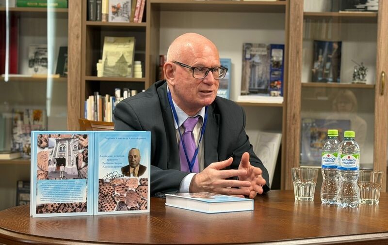 Творческая встреча с Александром Черёминым прошла в первый день XXI Международного книжного форума «Русский Запад»