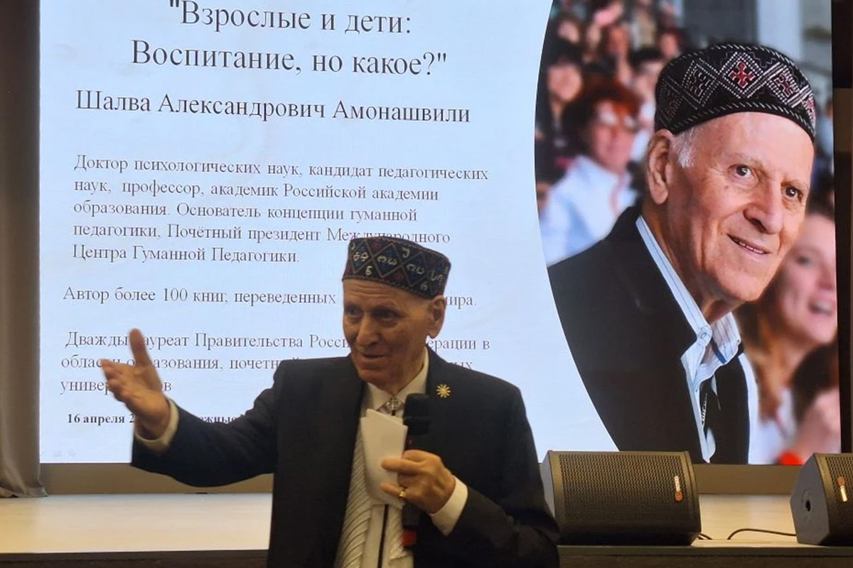   Шалва Амонашвили провел лекцию-беседу «Взрослые и дети: Воспитание, но какое?» в Набережных Челнах. Фото предоставлено авторами статьи