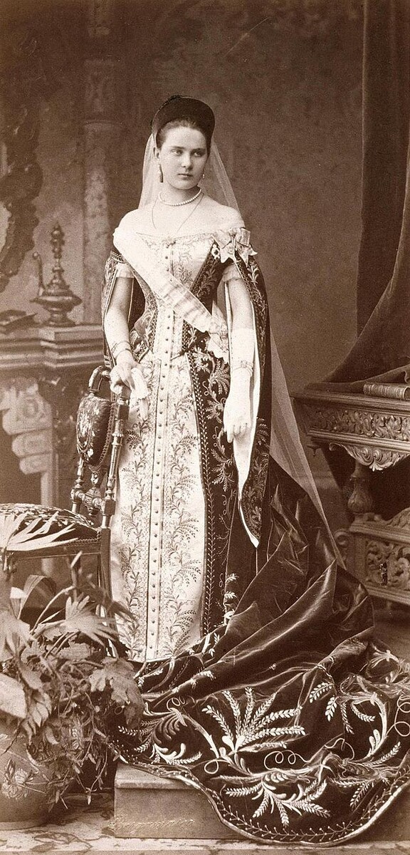 Зинаида Николаевна Юсупова в фрейлинском платье. 1880г.