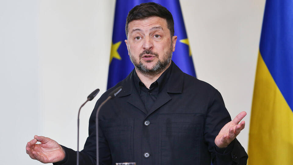     Зеленский вновь потребовал назвать конкретную дату вступления Киева в ЕС www.globallookpress.com/IMAGO