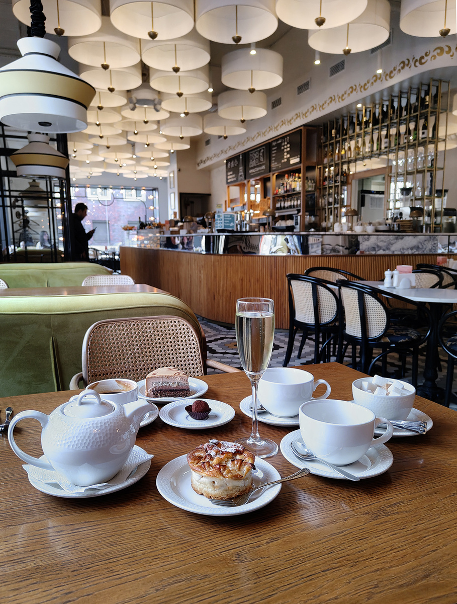 В кафе «Круассан». Калининград.