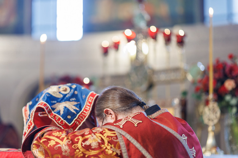 БОГ ПРИЧАЩАЕТ СТРАДАНИЯМИ