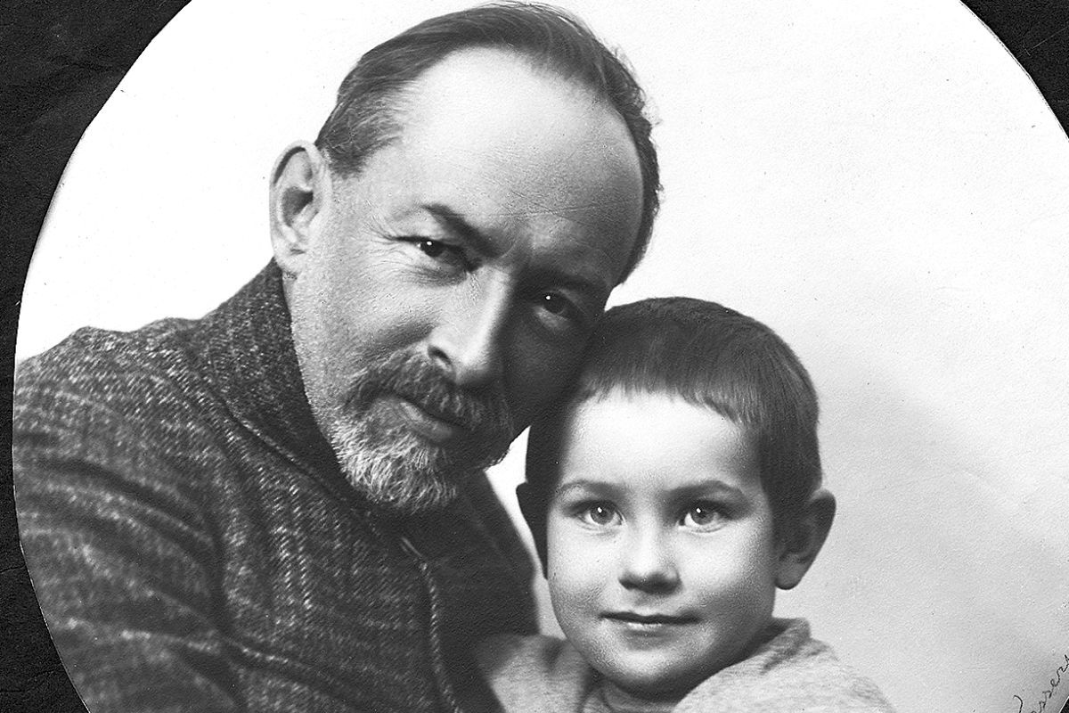    Д.И. Ульянов с сыном Виктором. 1921 г. / РГАСПИ. Ф. 395. Оп. 1. Д. 408.