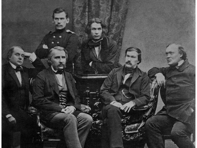   Групповой портрет членов редколлегии журнала (Фото: С.Л. Левицкий, 1856, Государственный музей Л.Н. Толстого)