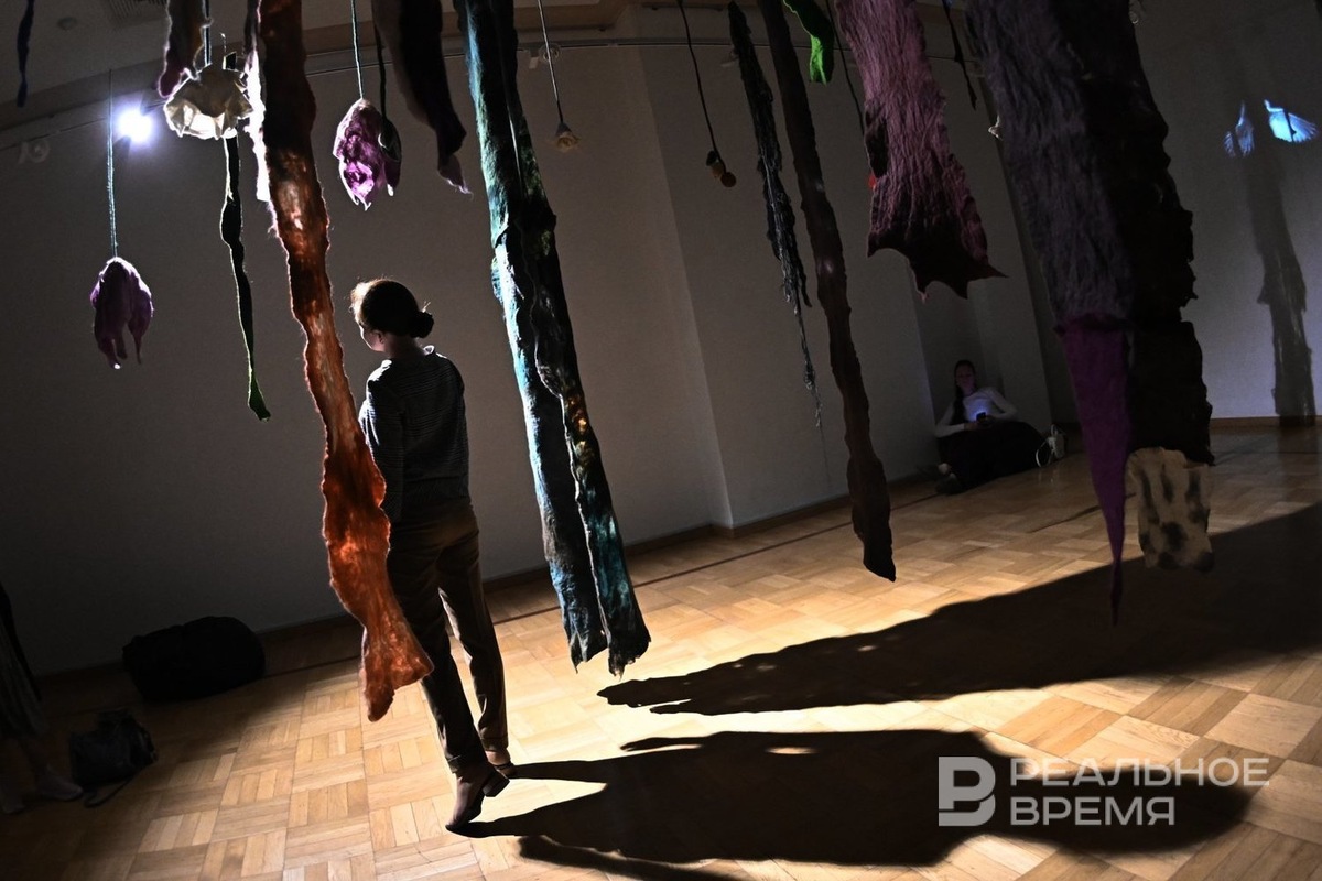    Инсталляция Альфии Ильясовой. Динар Фатыхов / realnoevremya.ru