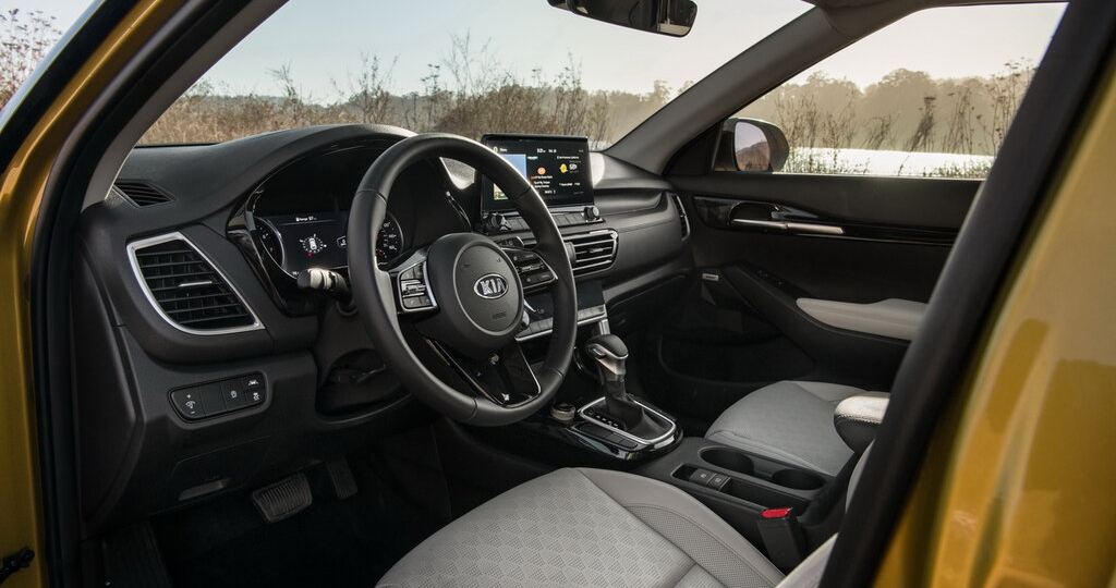 5 бюджетных кроссоверов с опциями, как у премиальных машин, по мнению экспертов. Для тех, кто не хочет переплачивать