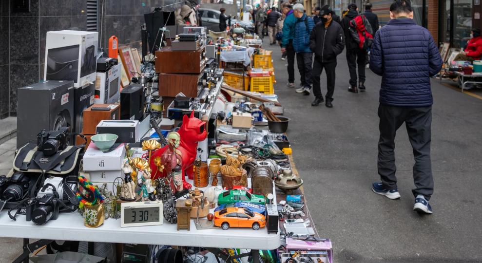 5-километровая барахолка в самой люксовой стране