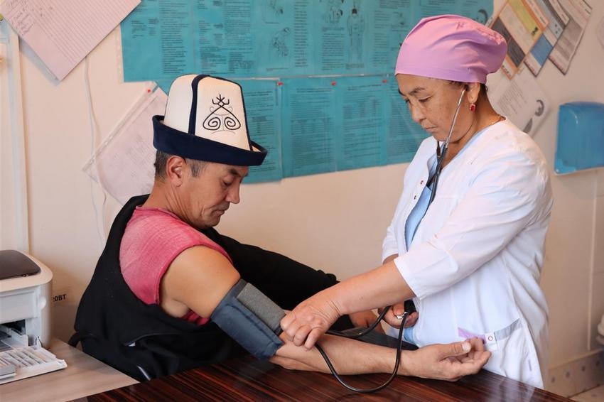    Цены на платные услуги, оказываемые в госбольницах, будут в два раза меньше, чем у частников. / knews.kg