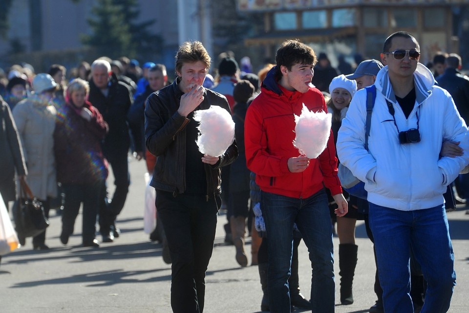    Россиян ждёт короткая рабочая неделя и длинные выходные. Евгения ГУСЕВА