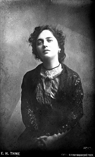 Е. И. Тиме в роли Маши в "Живом трупе" в постановке В.Э. Мейерхольда