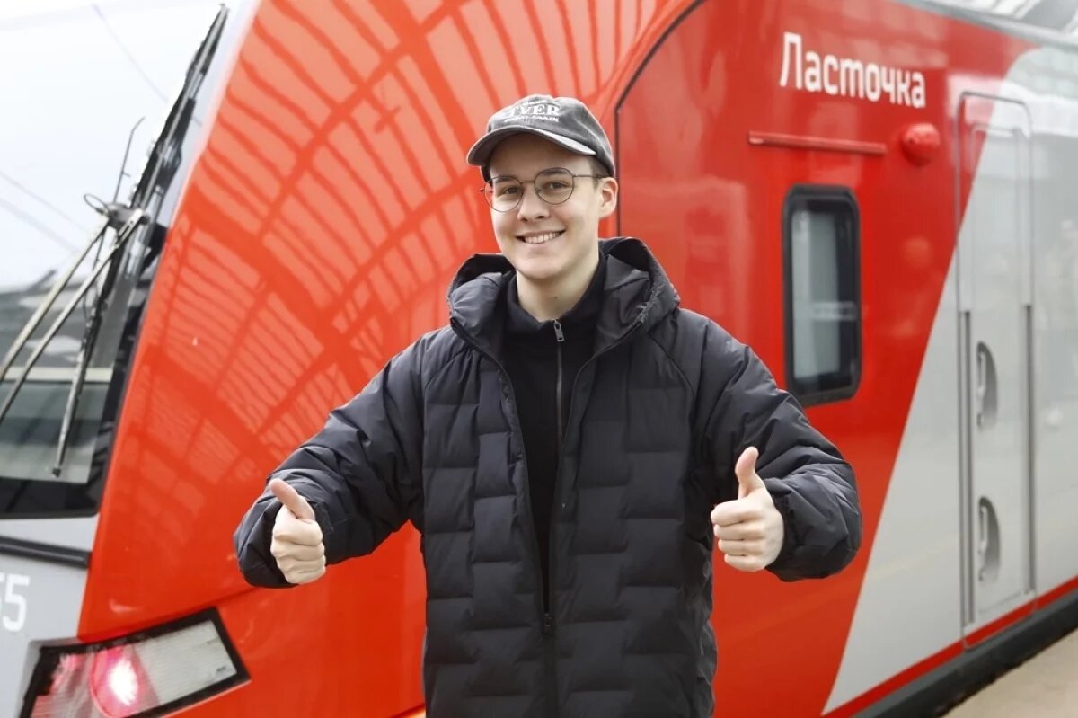    Студент из Твери Артём Семко приветствует продление МЦД в регионы троекратным «Класс!».