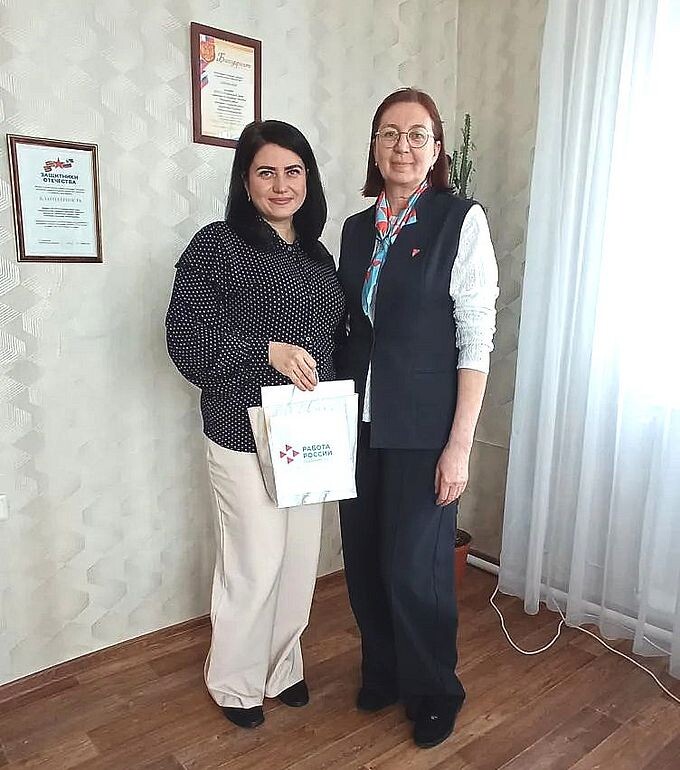 Кузянина Анастасия Александровна и представитель Центра занятости населения Ельцовского района